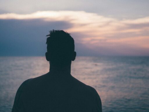 silhueta de um homem